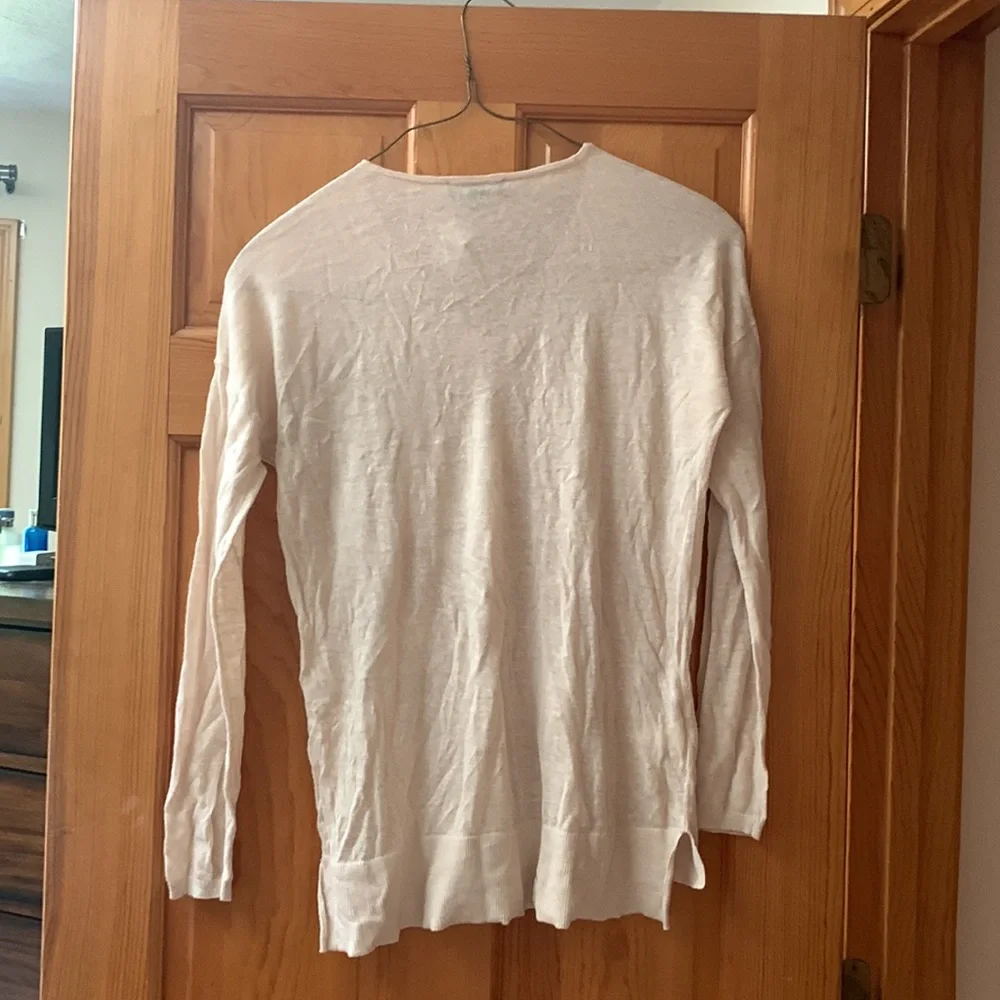 NWT Ann Taylor V-Neck Sweater - Size M - Picture 3 of 3